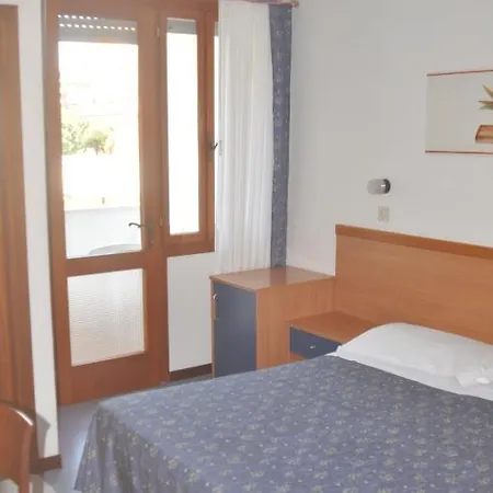 Hotel Candia 3*